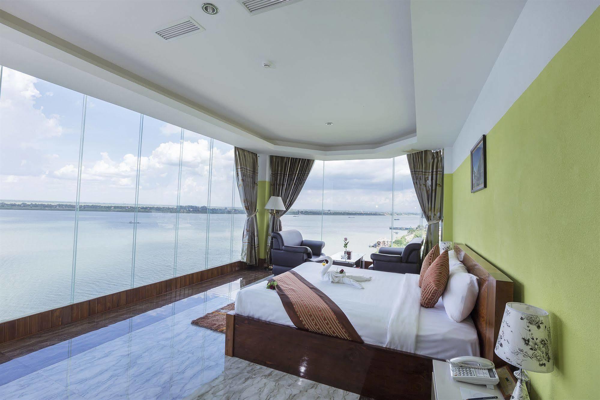 High Sky Hotel Phnom Penh Exterior foto